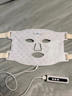 True Beauty Glow Deluxe Mask